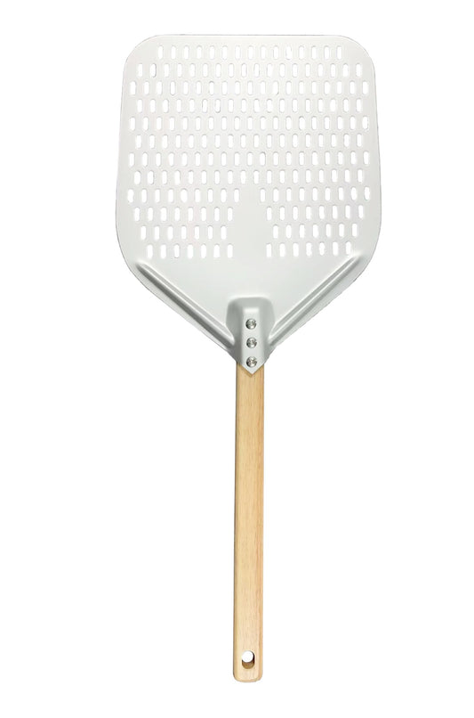 Der HC Home & Living Aluminium-Pizzaschieber verfügt über eine flache, quadratische, gelochte Metallklinge und einen Holzgriff - ideal, um Pizzen in den und aus dem Ofen zu befördern.