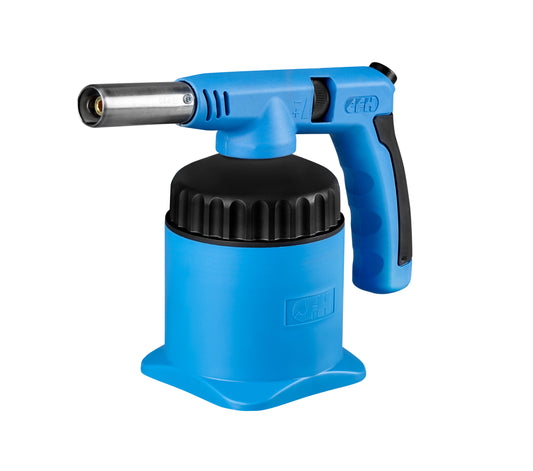 Die CFH Lötlampe PZO 7000 - 52192 von CFH Löt- und Gasgeräte GmbH ist eine blaue Handfackel mit schwarzem Griff und Düse, Piezozündung, Auslöser und einstellbarem Flammenregler, dargestellt auf weißem Hintergrund.