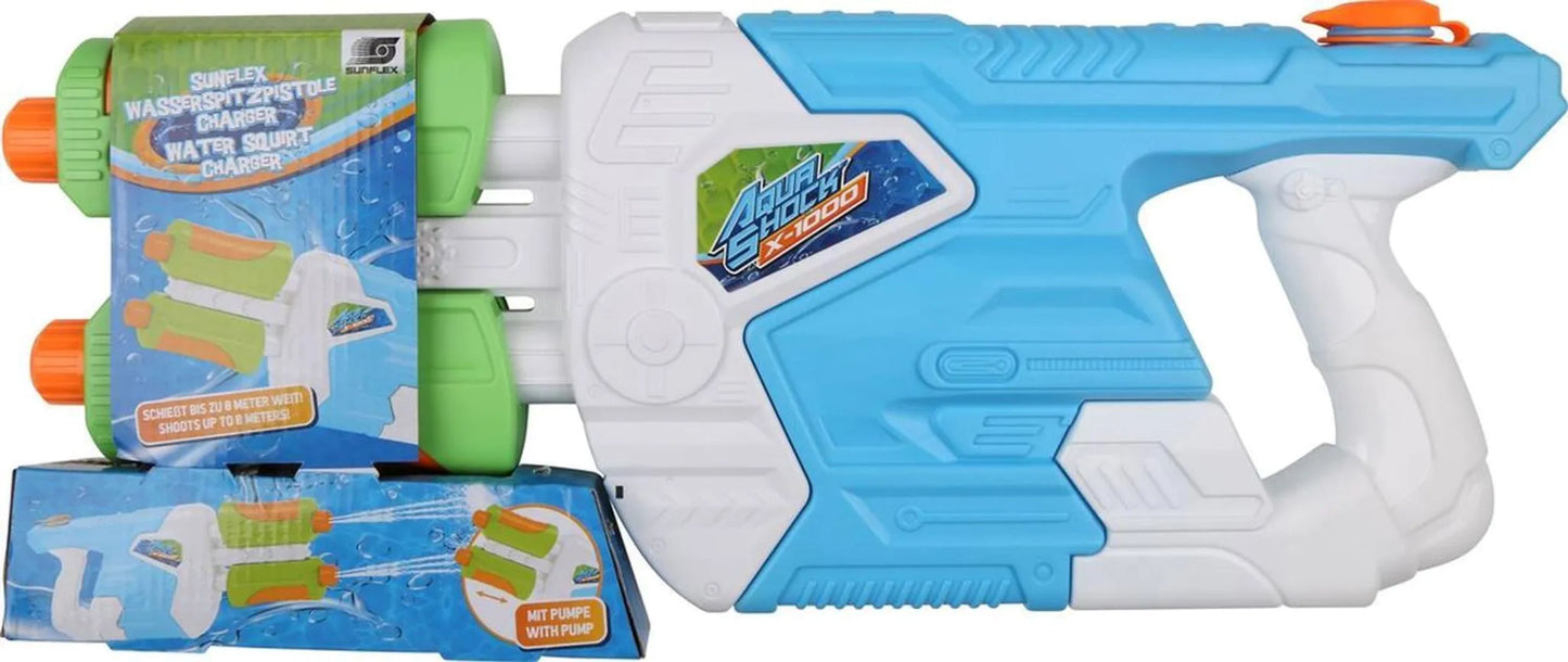 Eine große blau-weiß-grüne SUNFLEX 589 - Aqua Shock X1000 Wasserspritzpistole Charger von Sunflex wird in ihrer Verpackung mit Wassersprühfunktion und Pumpmechanismus gezeigt.